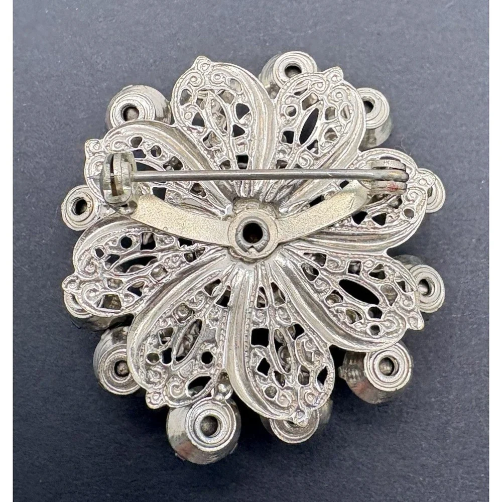 Vintage‎ Flower Brooch Silver Tone Filigree Clear Rhinestone Floral Retro 1.5